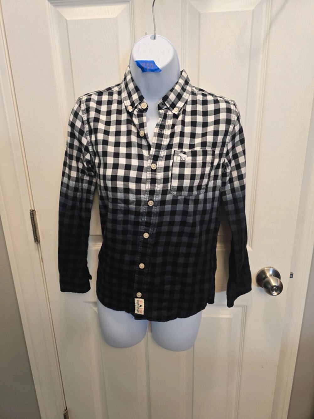 V38 Abercrombie kids size 9/10 unisex fading black button down casual shirt